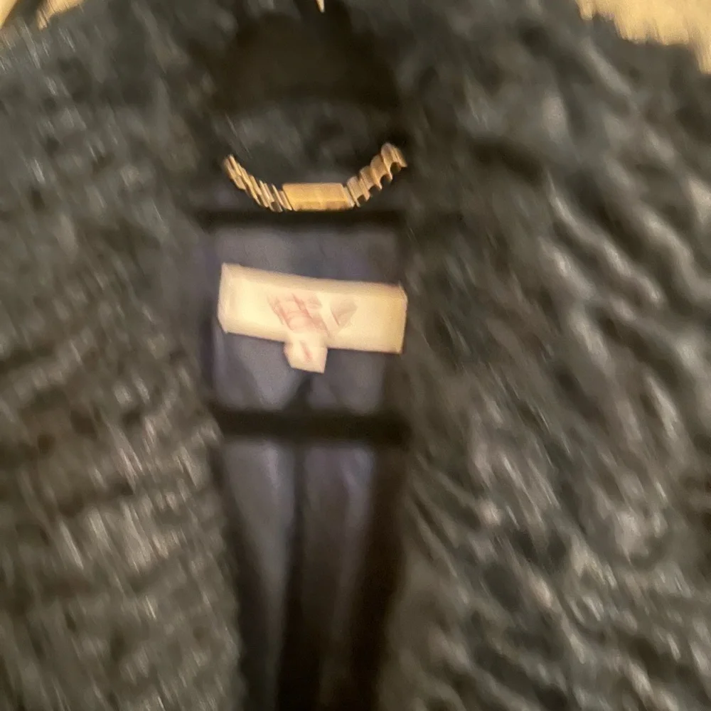 Knee length faux fur coat - Picture 3 of 3